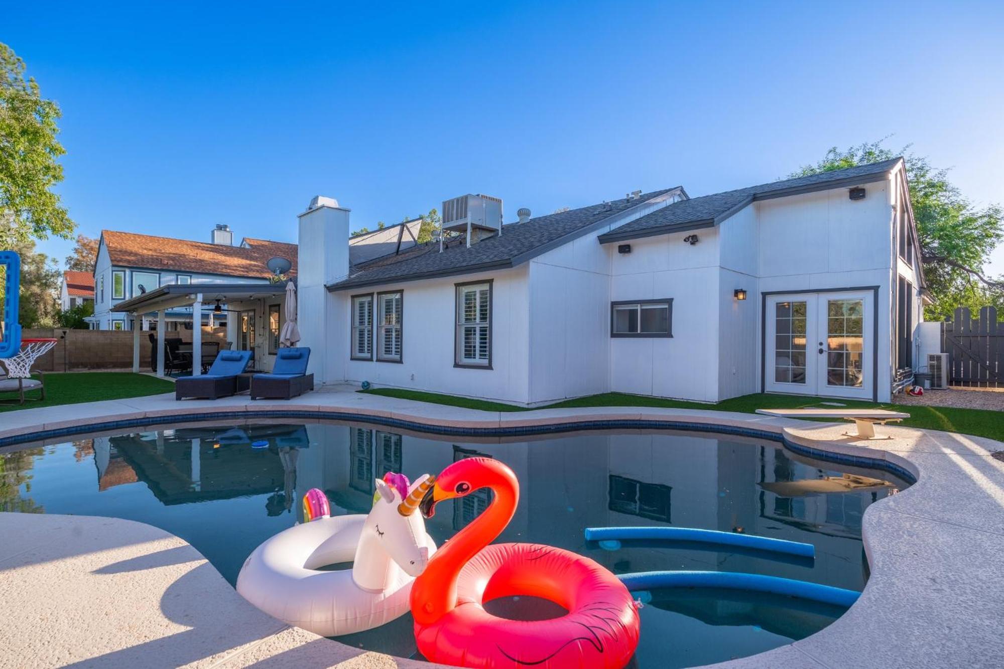 Luxury Living, Private Pool, Bbq & Prime Location Holiday home *