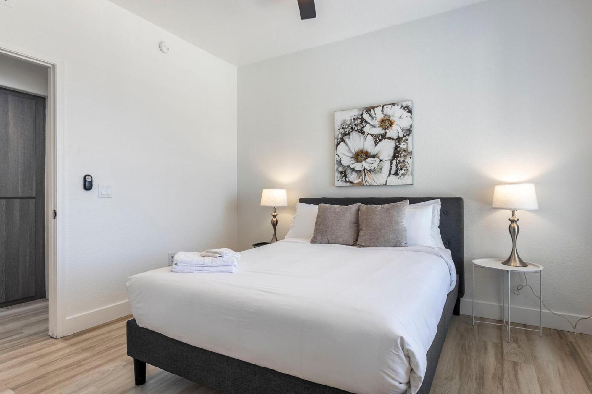 Apartment 3br Cozysuites At Kierland Commons With Pool #12 Scottsdale