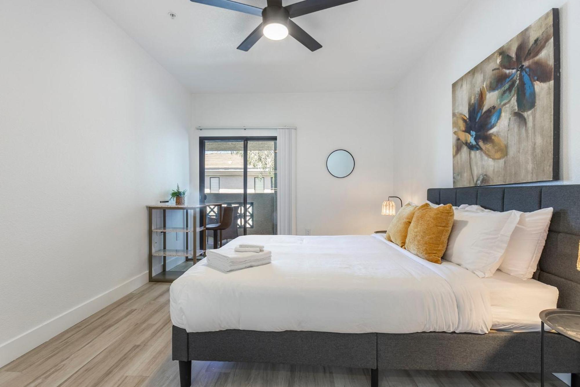 3br Cozysuites At Kierland Commons With Pool #12 *