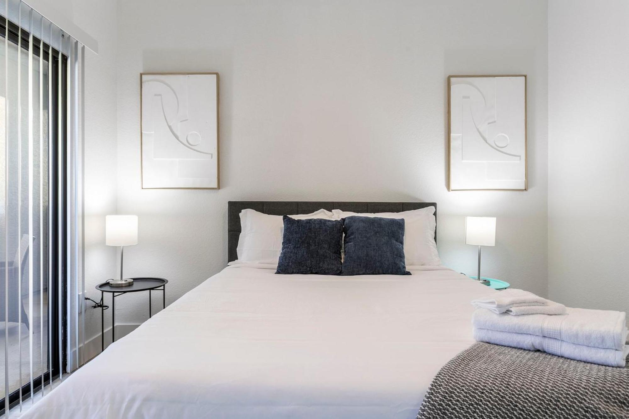 Apartment 3br Cozysuites At Kierland Commons With Pool #12