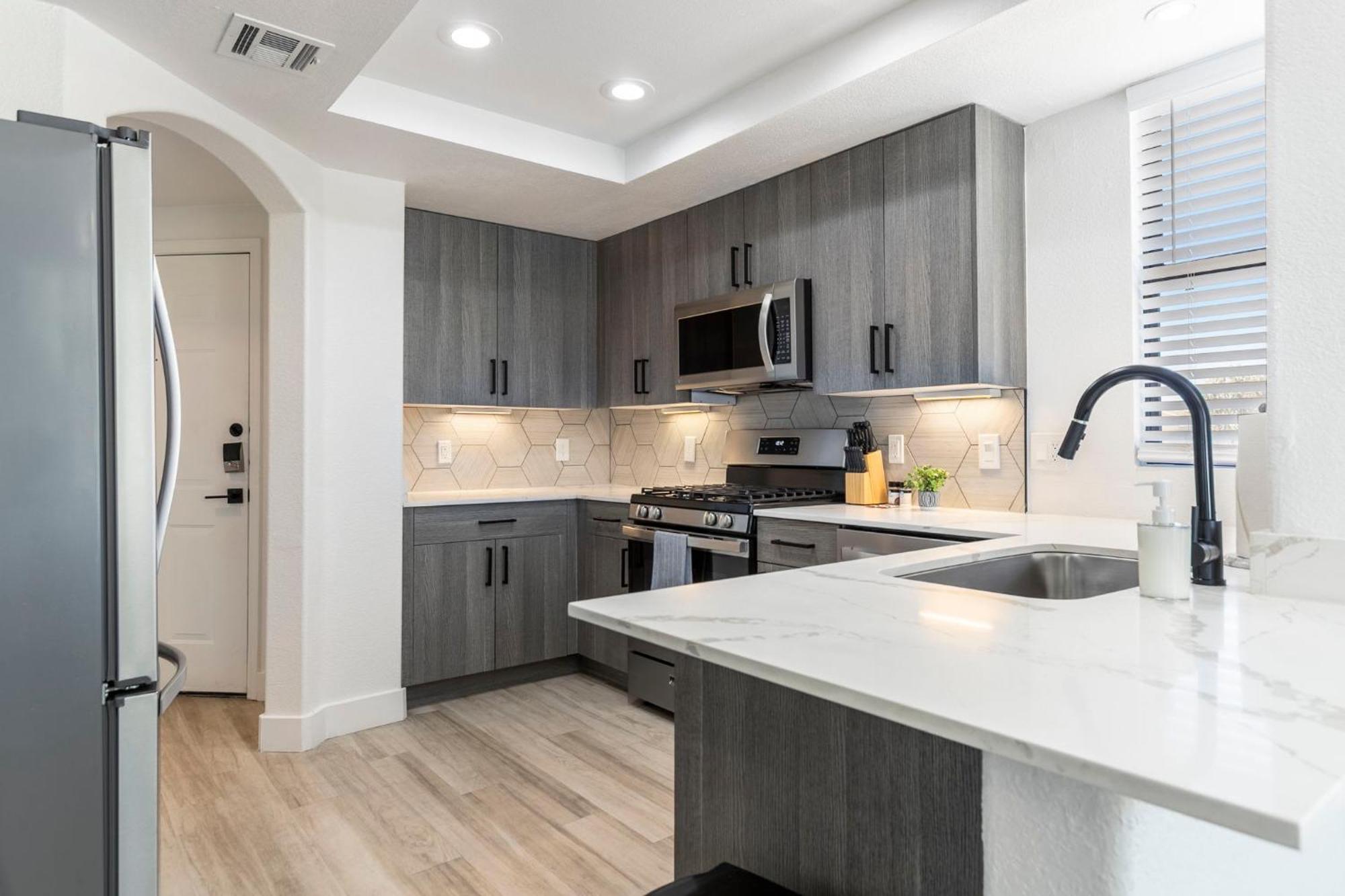 3br Cozysuites At Kierland Commons With Pool #12 Apartment