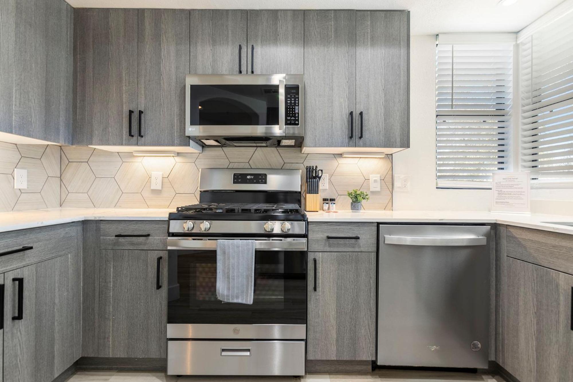 Apartment 3br Cozysuites At Kierland Commons With Pool #12