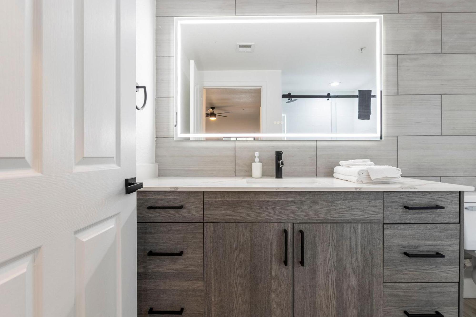 Apartment 3br Cozysuites At Kierland Commons With Pool #12 Scottsdale