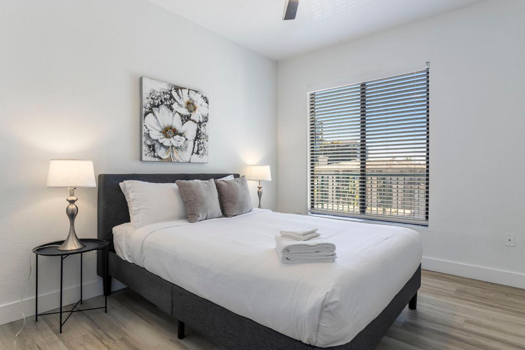 Apartment 3br Cozysuites At Kierland Commons With Pool #12 *