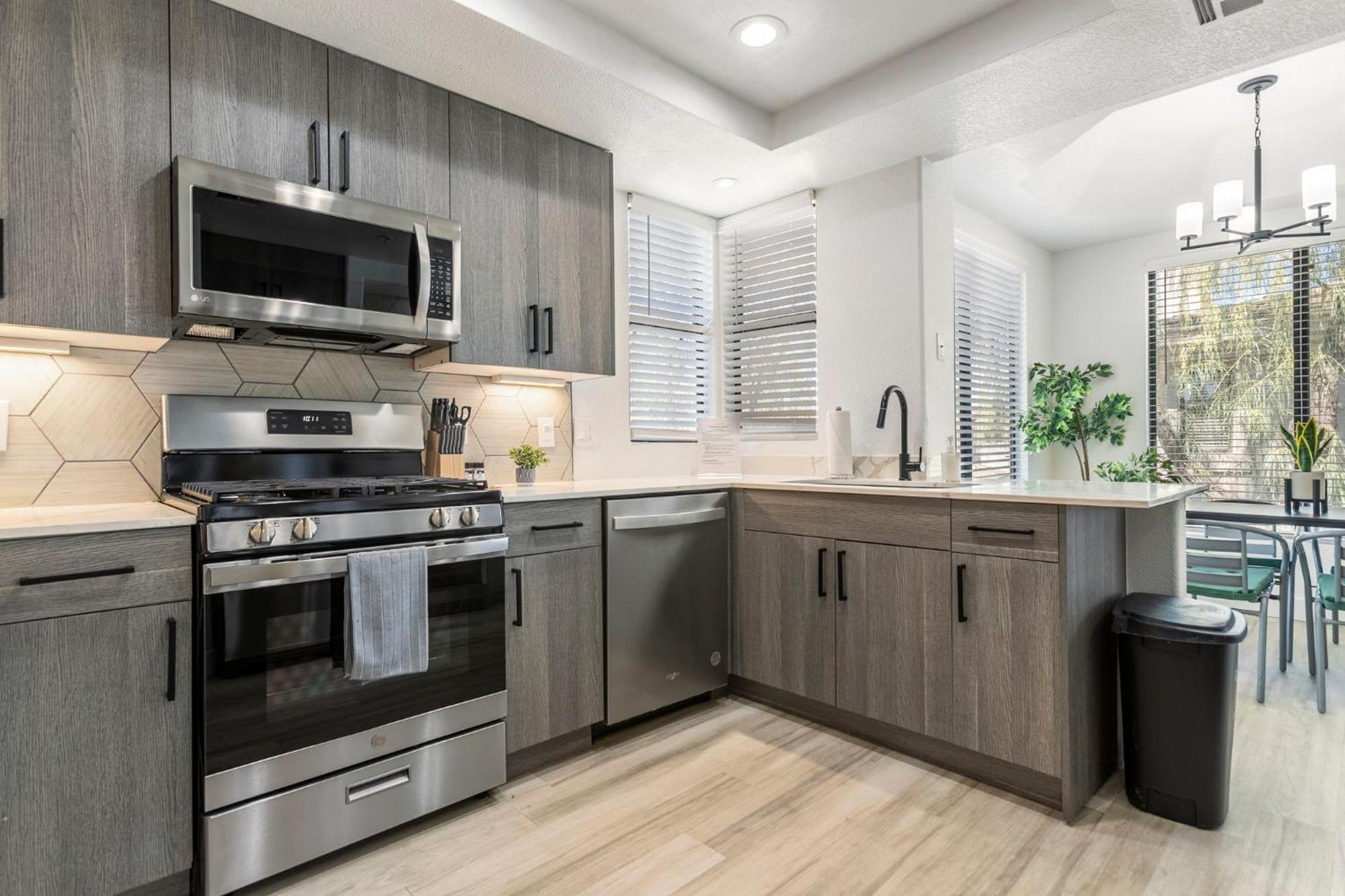 3br Cozysuites At Kierland Commons With Pool #12 Apartment *