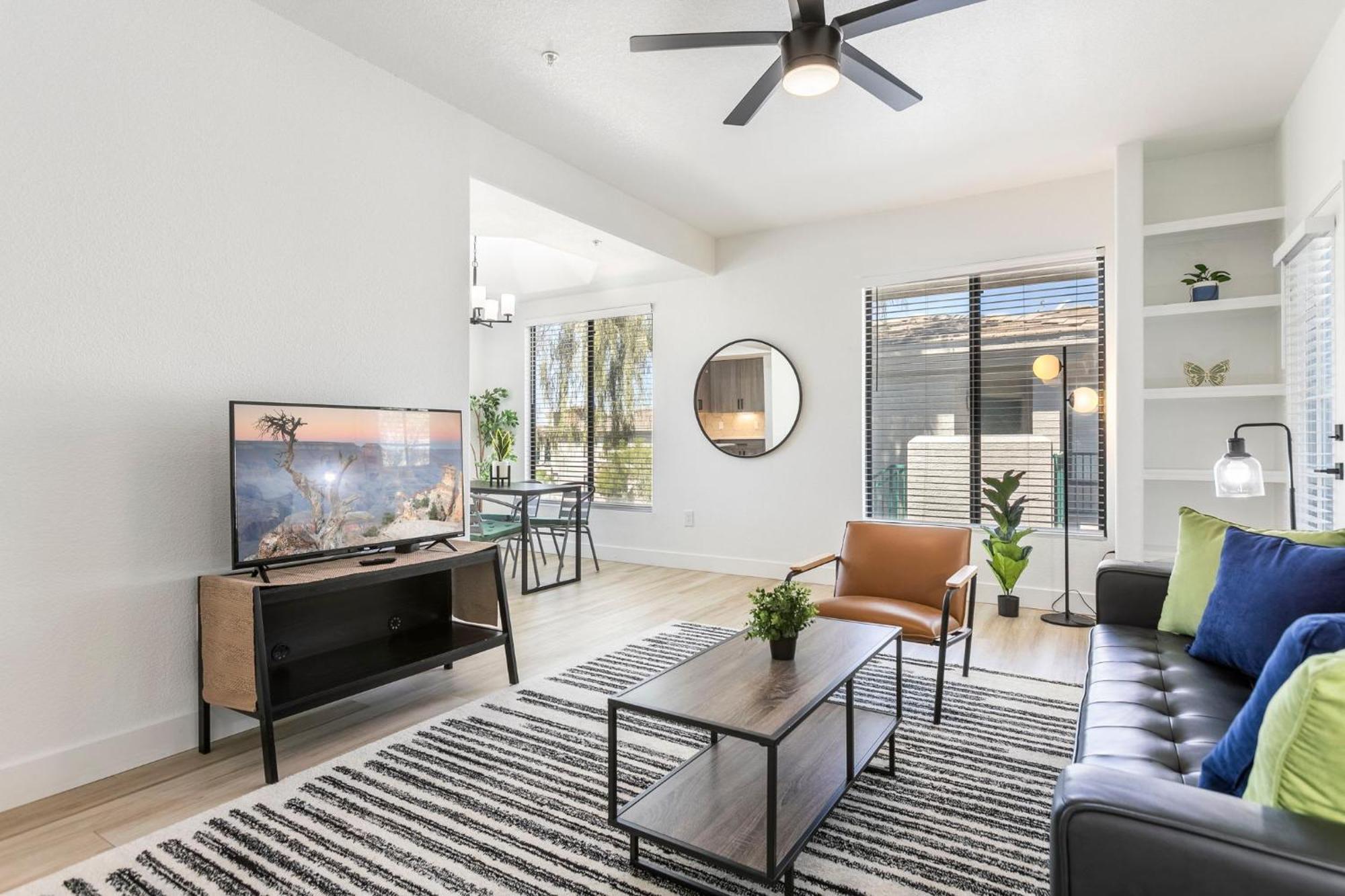 3br Cozysuites At Kierland Commons With Pool #12