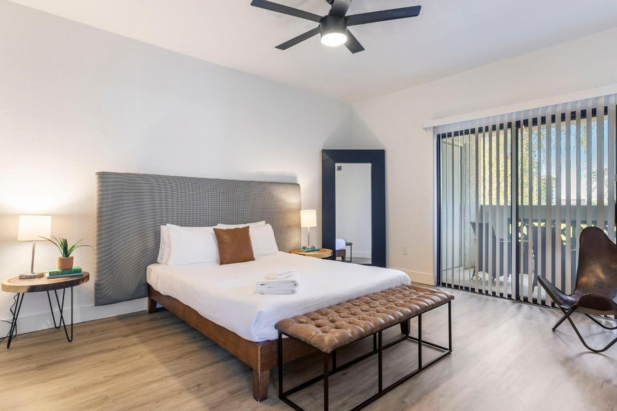 Apartment 2br Cozysuites At Kierland Commons With Pool #01