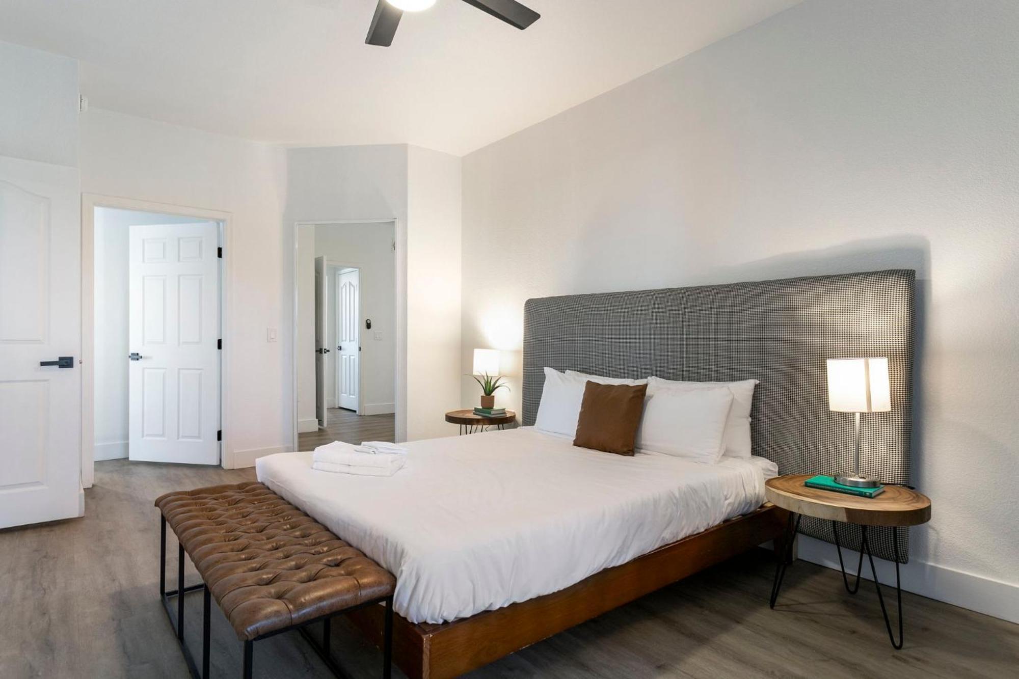 2br Cozysuites At Kierland Commons With Pool #01 *