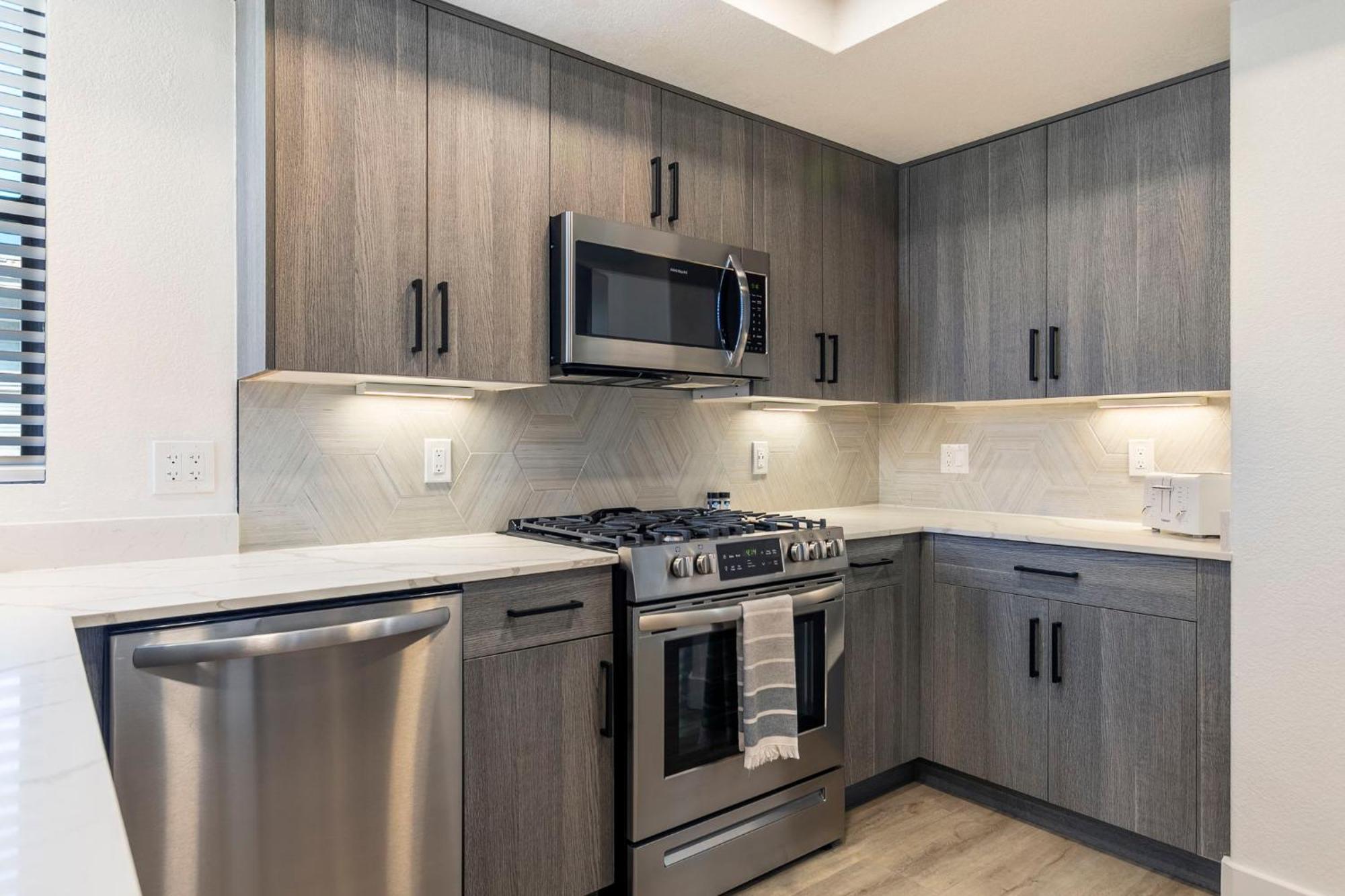 2br Cozysuites At Kierland Commons With Pool #01 *