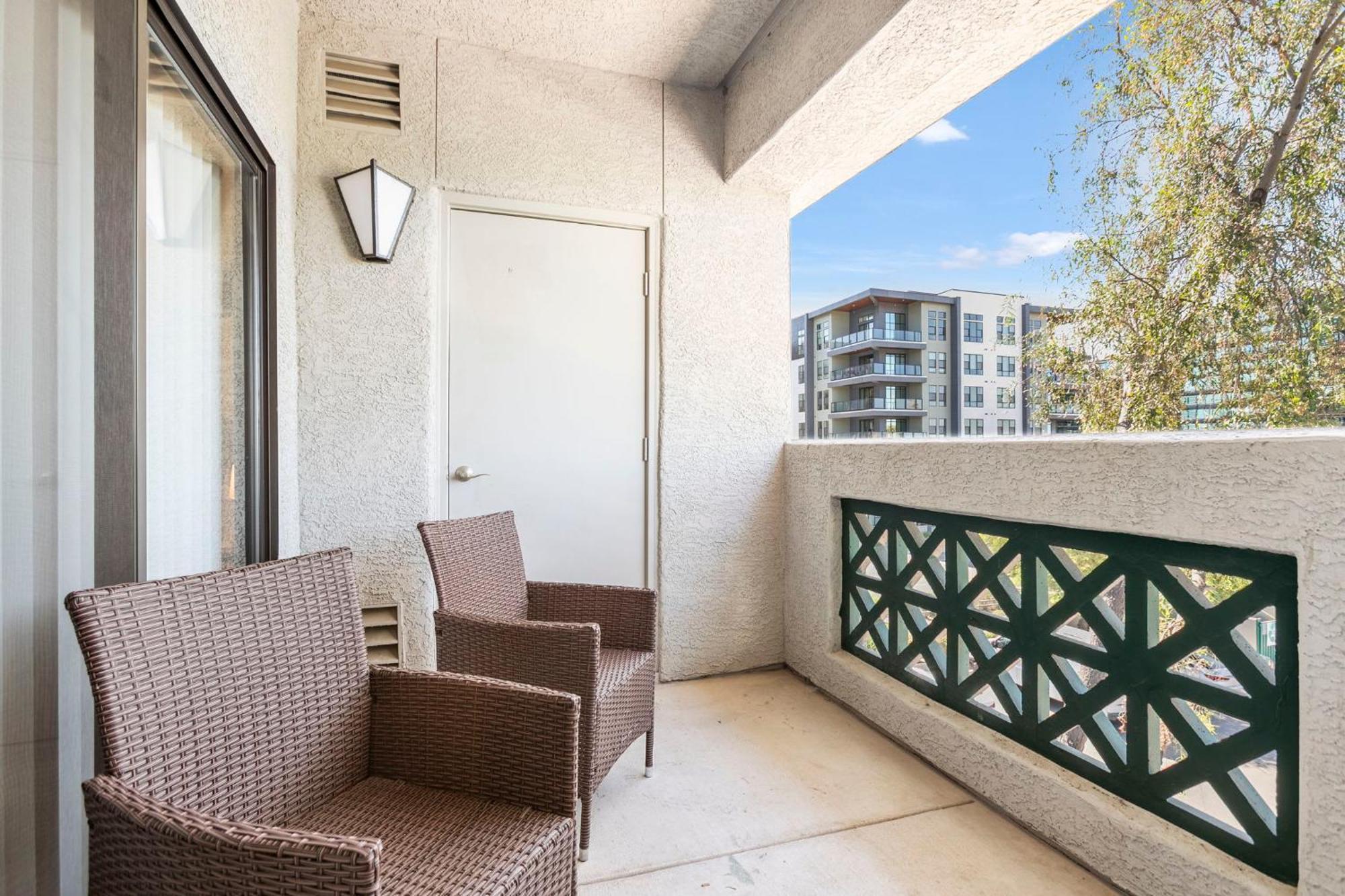 2br Cozysuites At Kierland Commons With Pool #01 Apartment Scottsdale