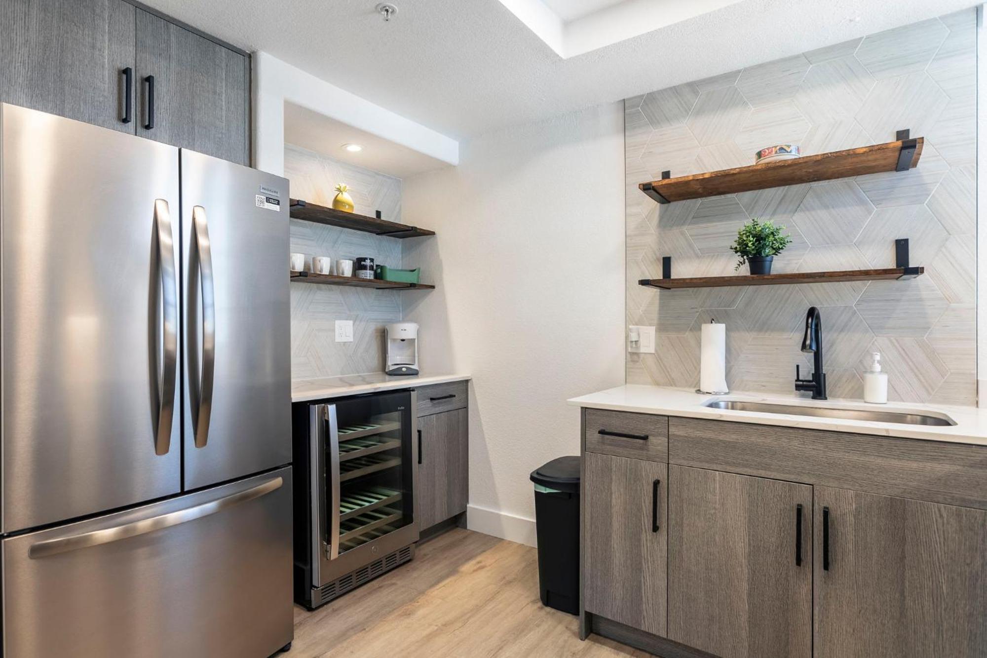 2br Cozysuites At Kierland Commons With Pool #01 *