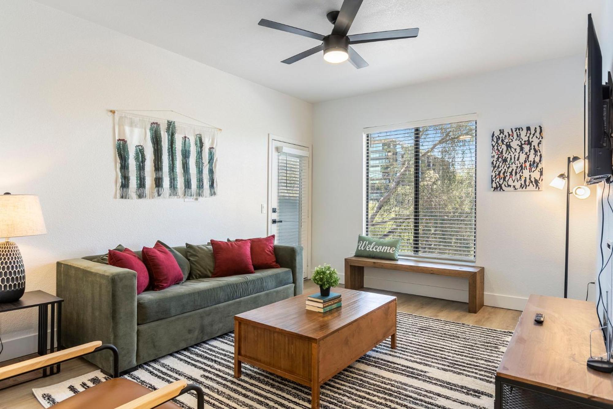 Apartment 2br Cozysuites At Kierland Commons With Pool #01 Scottsdale
