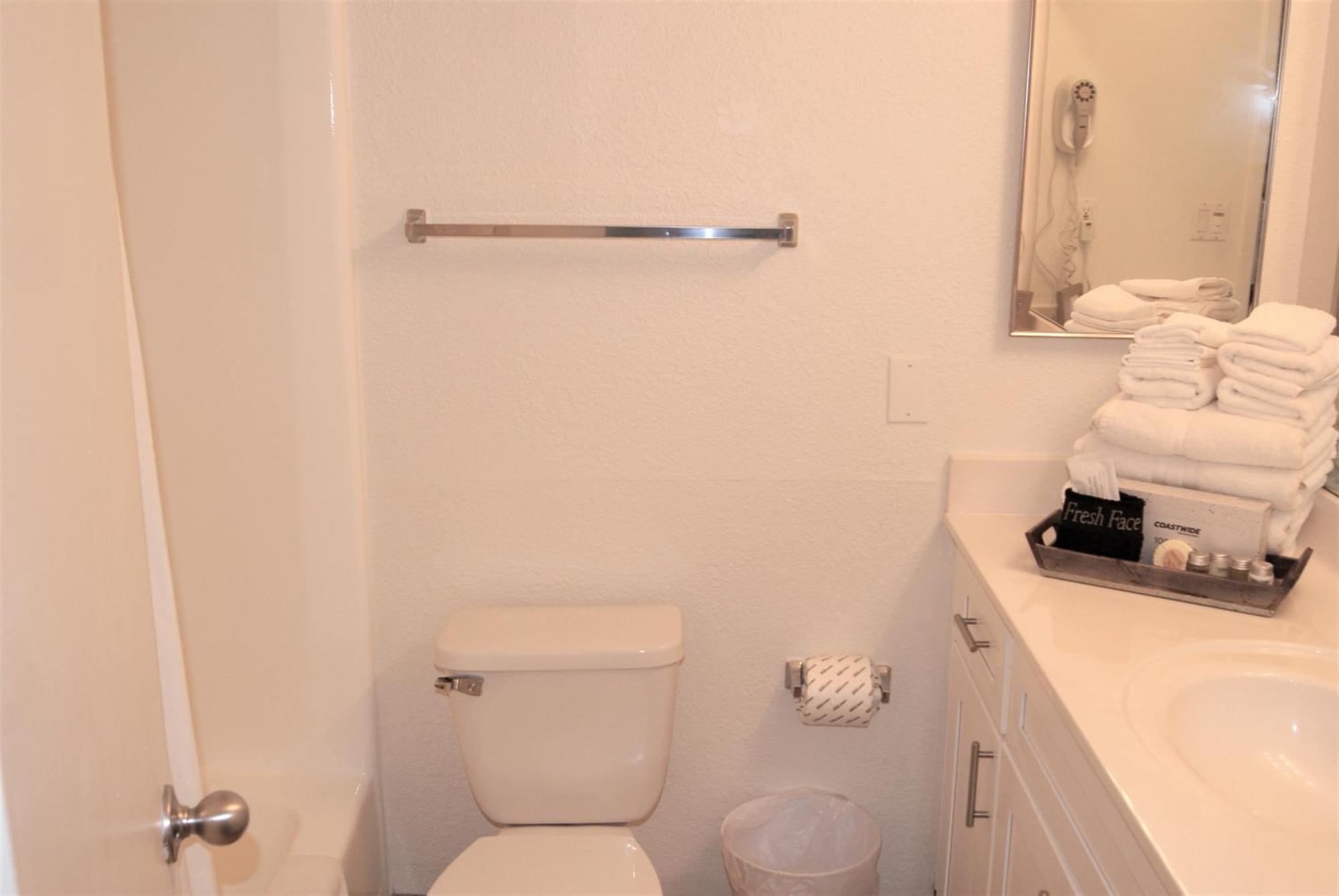 123 Fully Furnished 1br Suite-prime Location Apartment