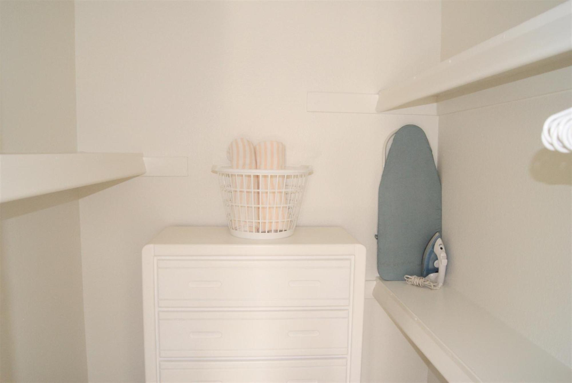 Apartment 216-fully Furnished 1br Suite-outdoor Pool *
