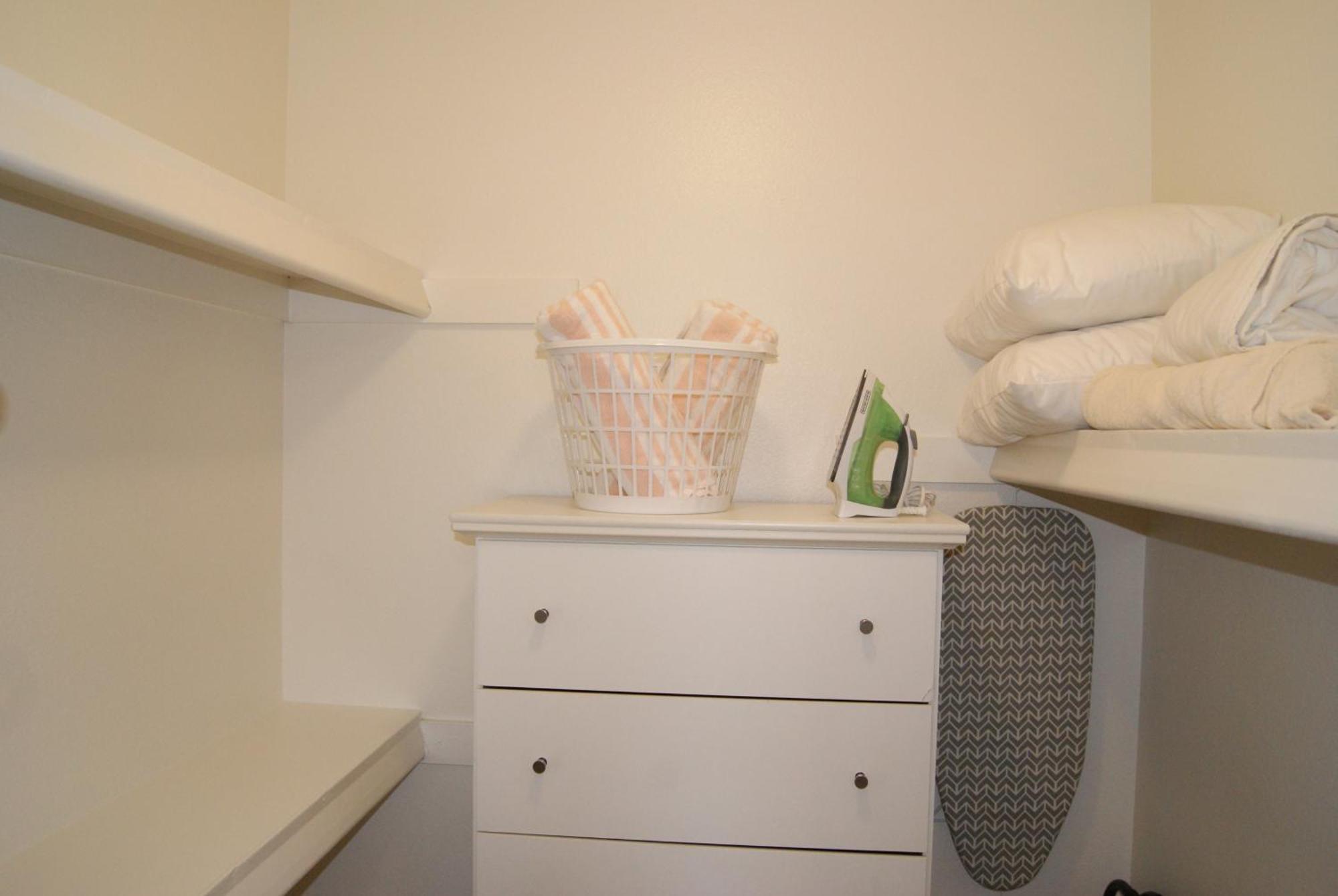 115 Fully Furnished 1br Suite-prime Location