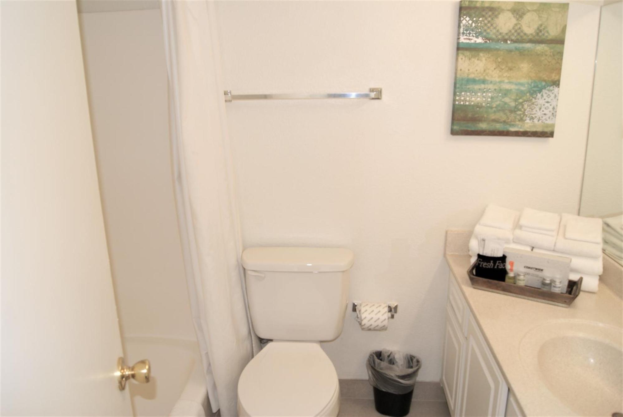 216-fully Furnished 1br Suite-outdoor Pool Apartment