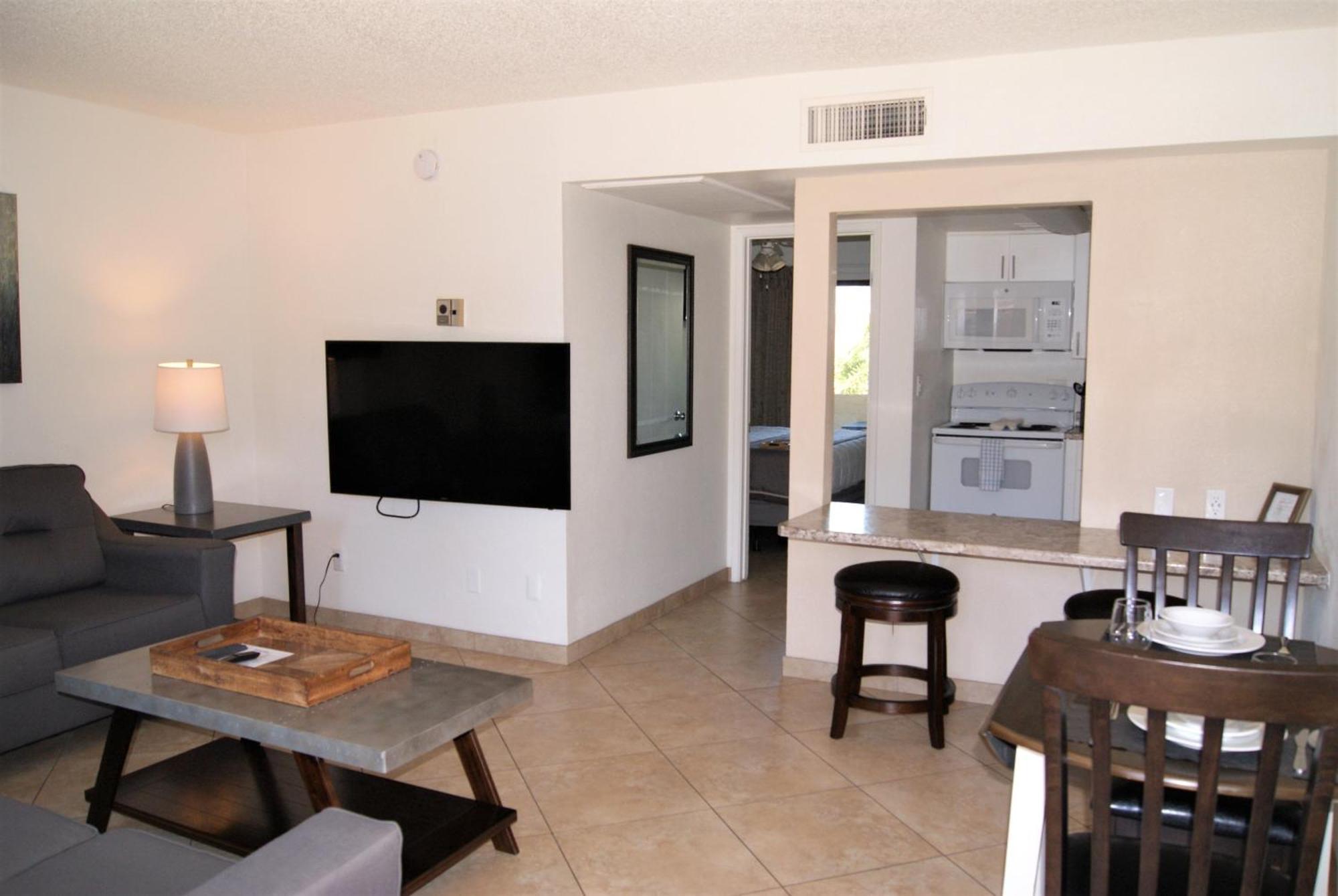 123 Fully Furnished 1br Suite-prime Location
