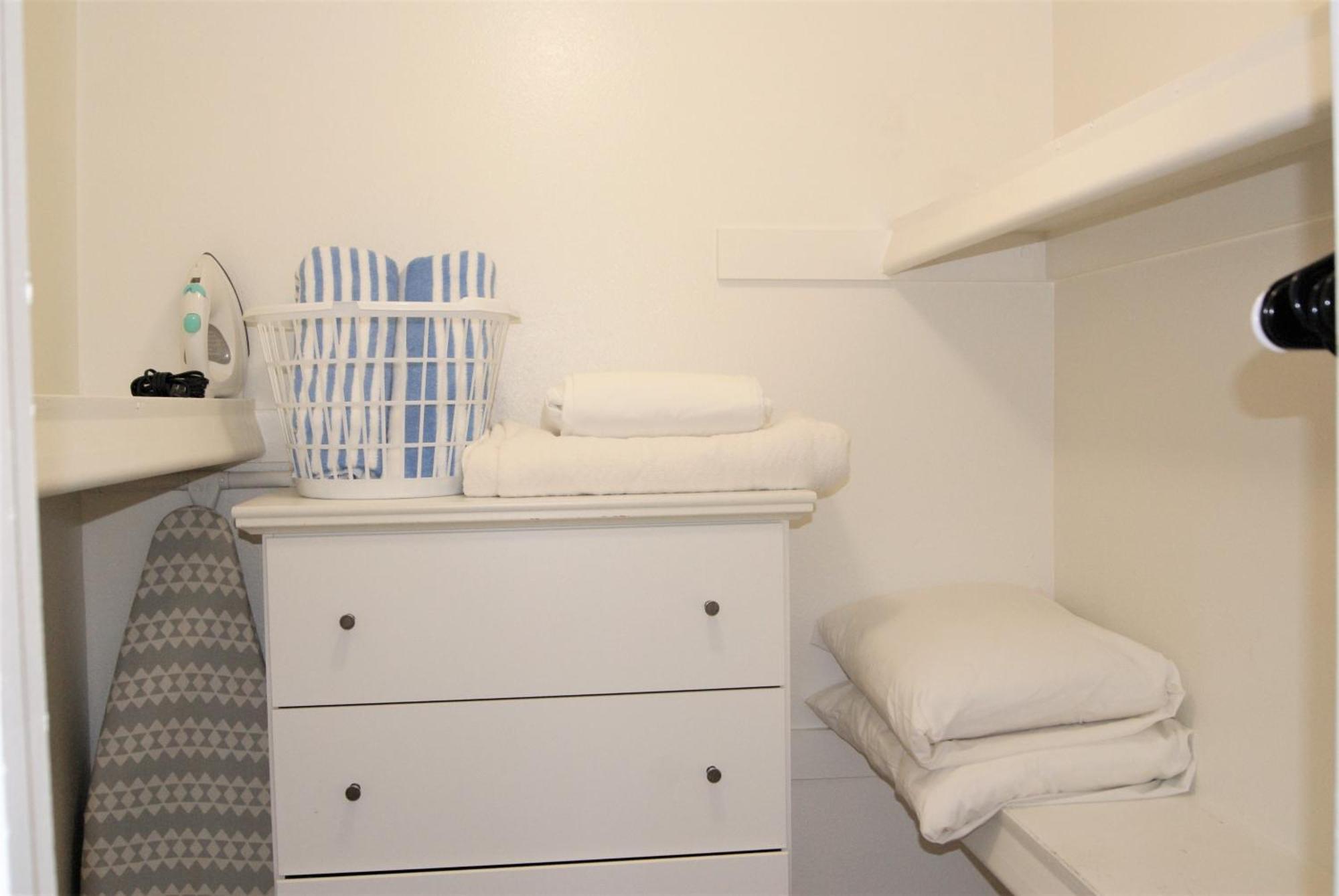 123 Fully Furnished 1br Suite-prime Location