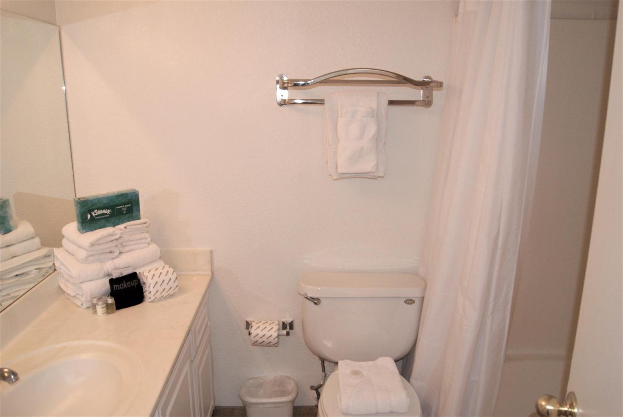 Apartment 119 Fully Furnished 1br Suite-outdoor Pool *