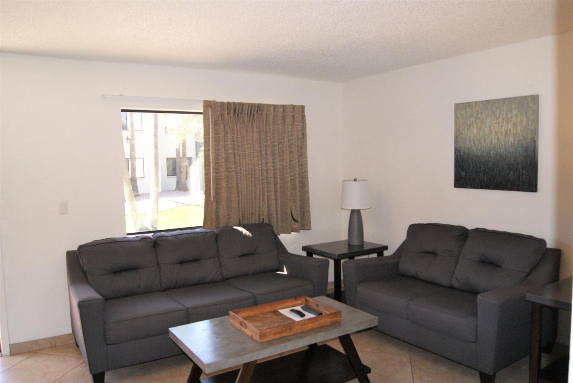 123 Fully Furnished 1br Suite-prime Location
