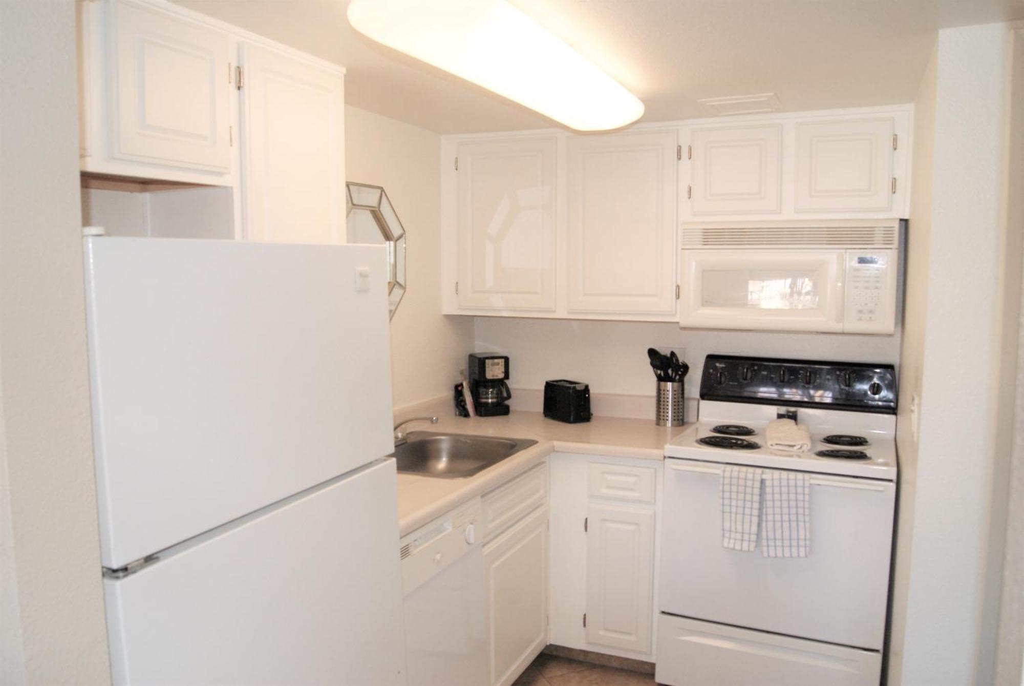 119 Fully Furnished 1br Suite-outdoor Pool Apartment *