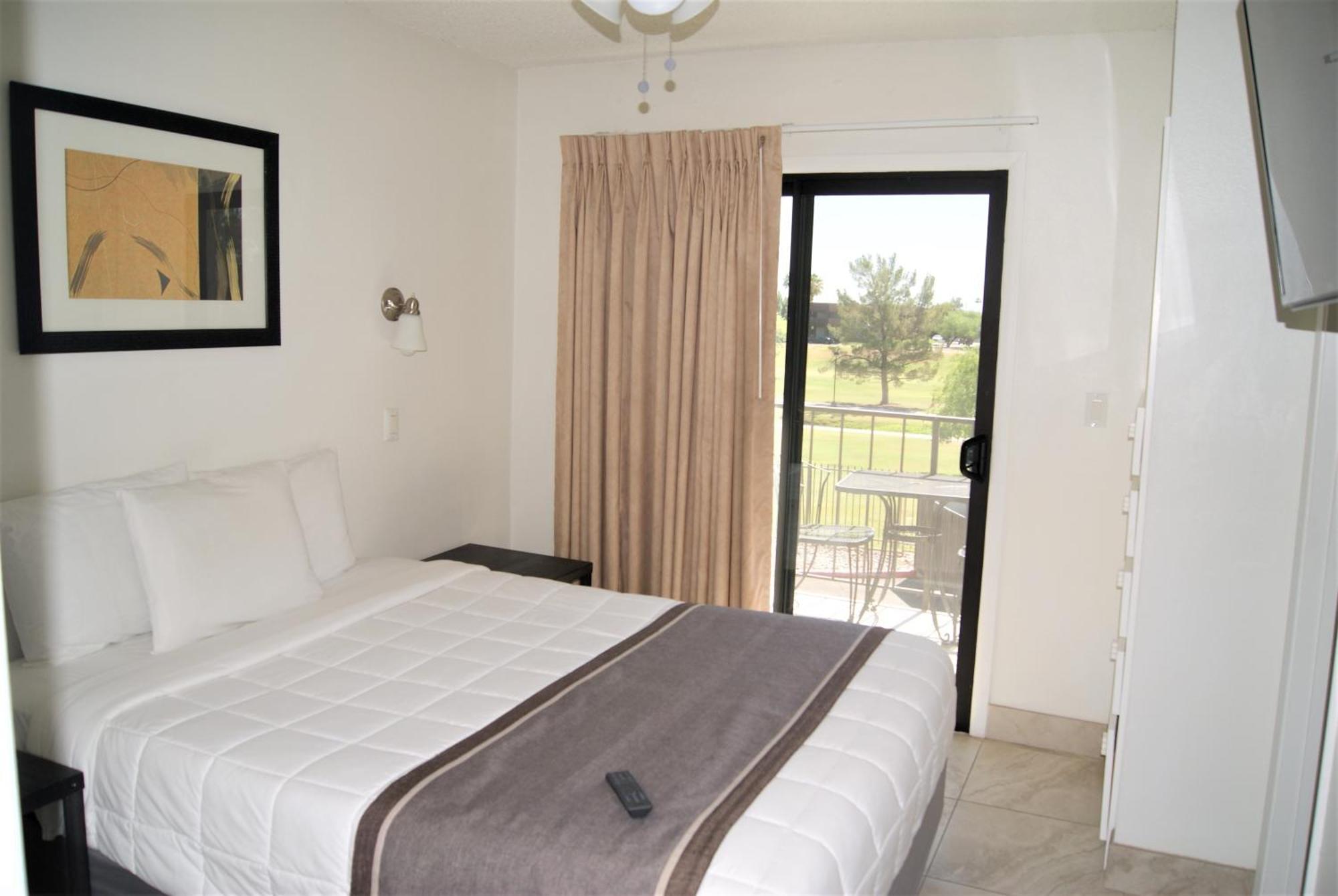 235 Fully Furnished 1br Suite-outdoor Pool Apartment *