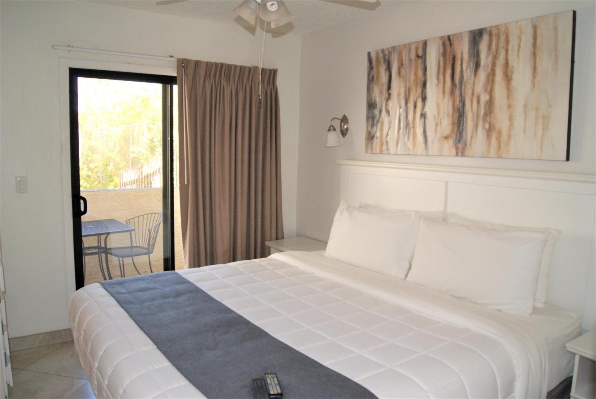 128 Fully Furnished 1br Suite-prime Location