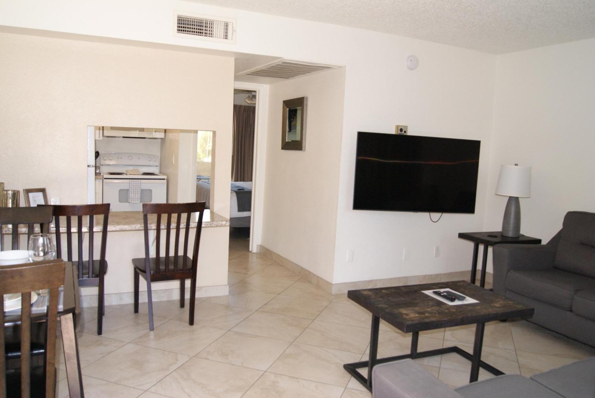128 Fully Furnished 1br Suite-prime Location Apartment *