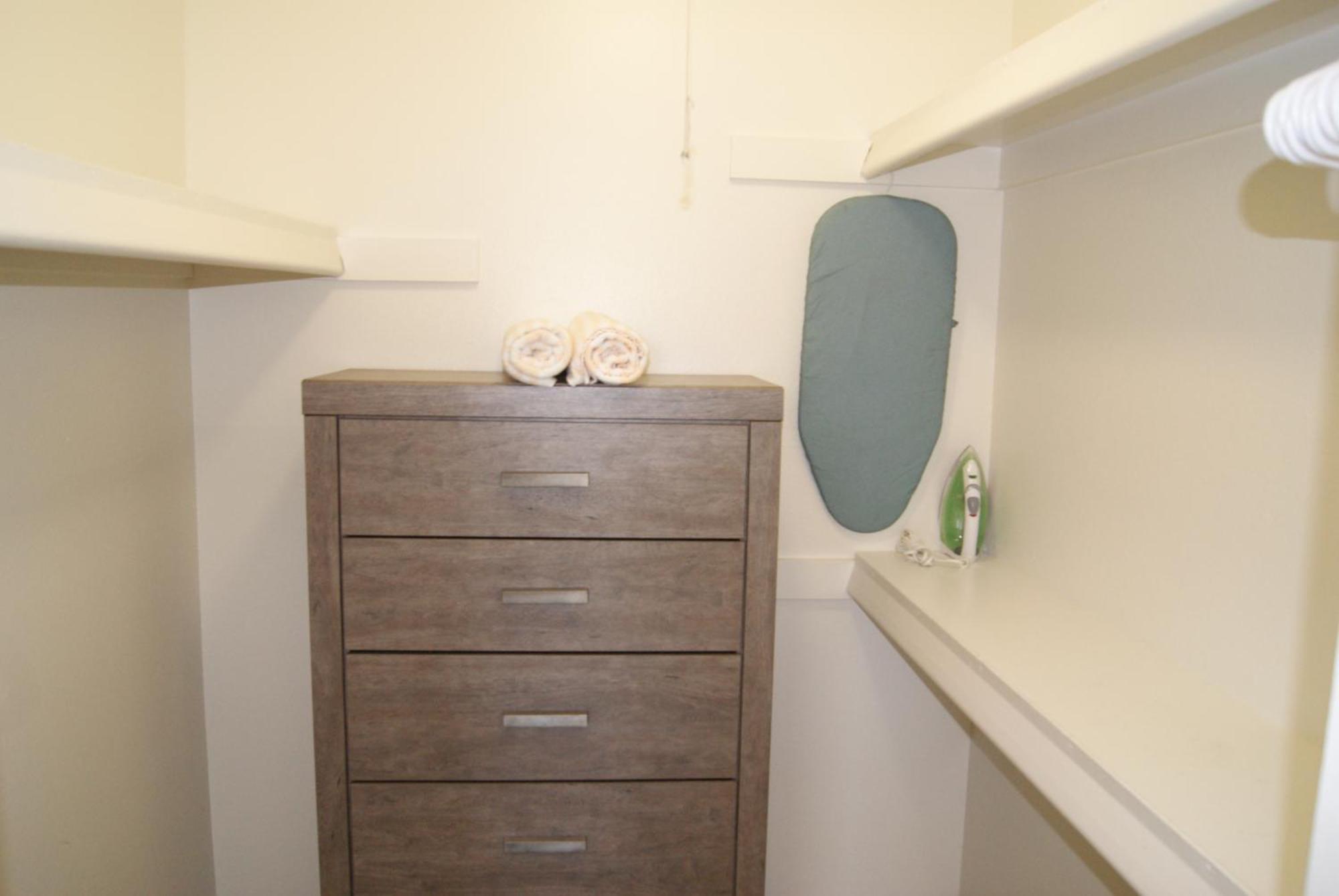 102 -fully Furnished 1br Suite-prime Location
