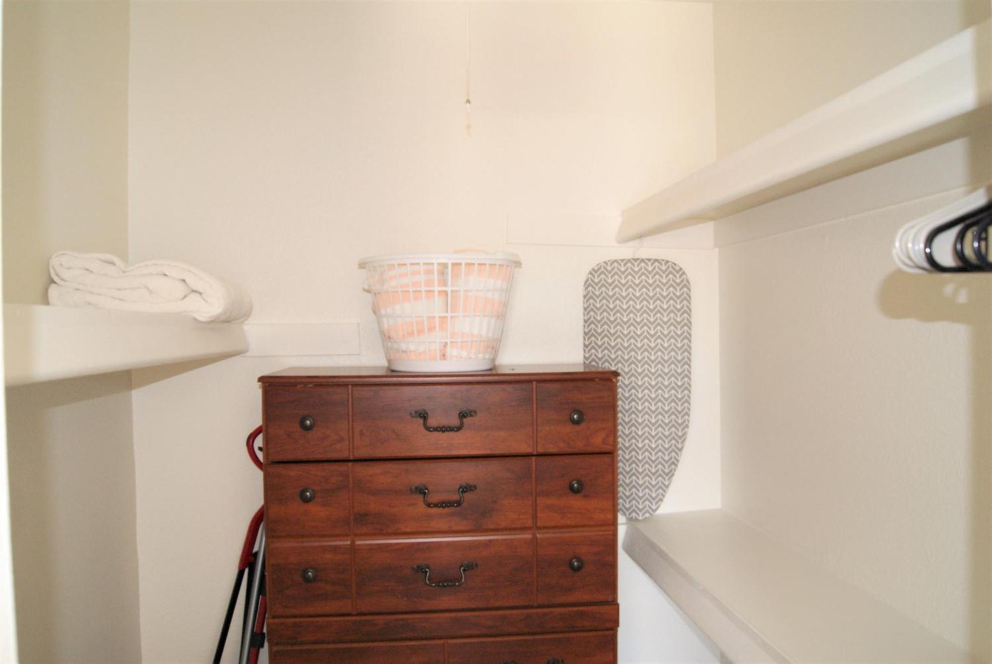 211 Fully Furnished 1br Suite-outdoor Pool *