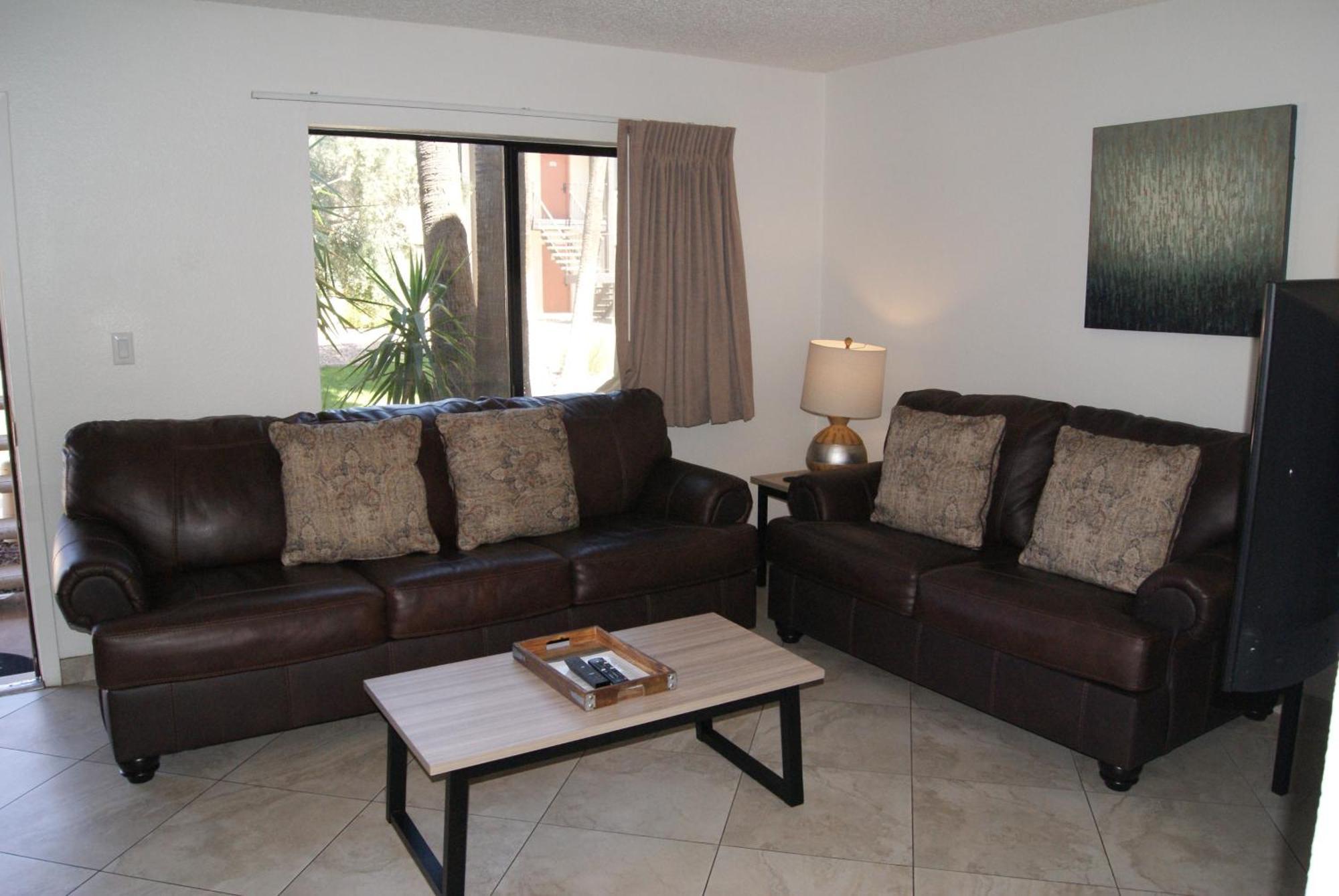 Fully Furnished 1br Suite-prime Location 110 Apartment *