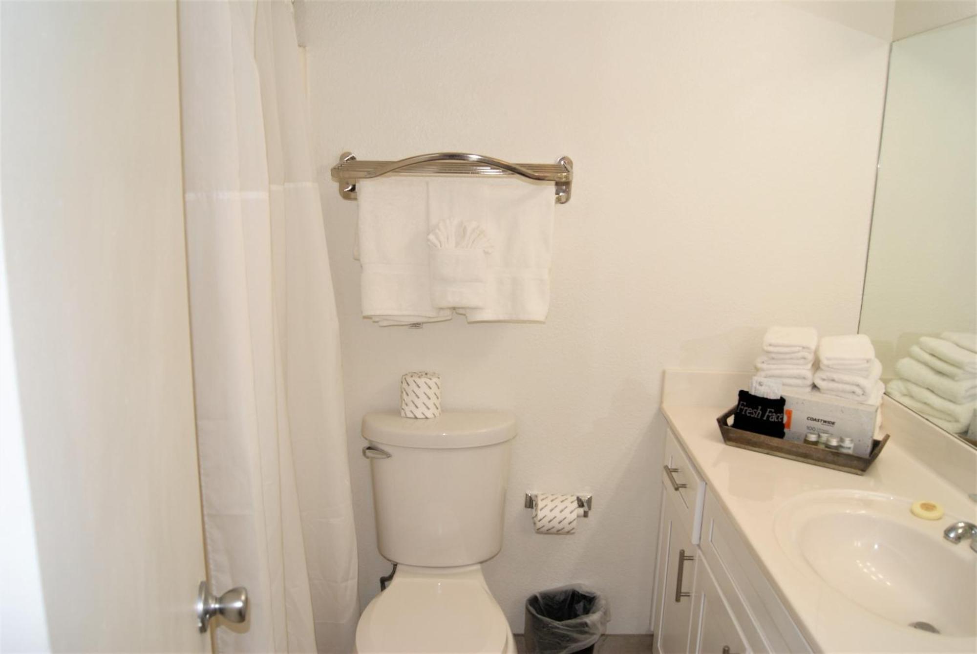 Apartment Fully Furnished 1br Suite-prime Location 110 Scottsdale