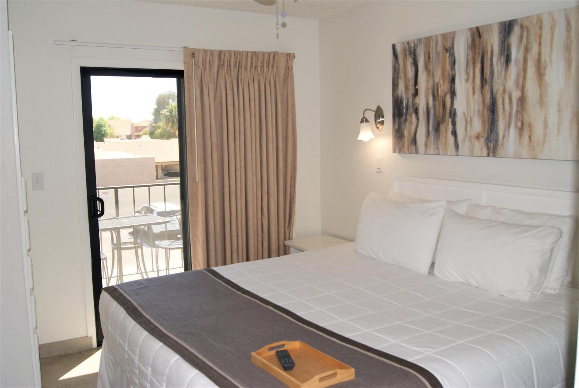211 Fully Furnished 1br Suite-outdoor Pool *