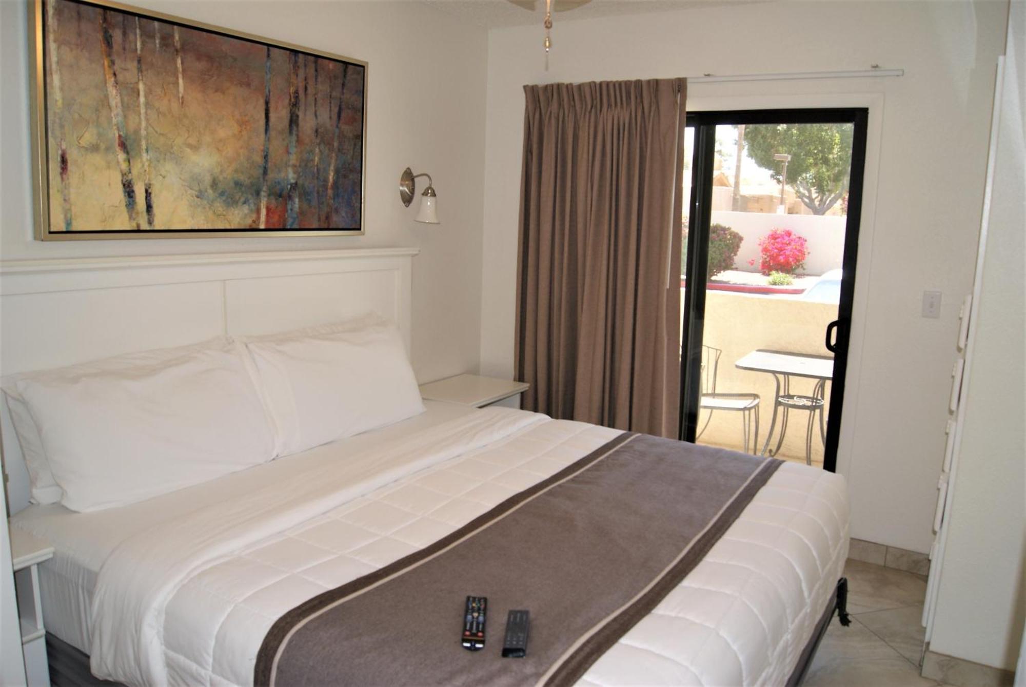 Fully Furnished 1br Suite-prime Location 110 Apartment *