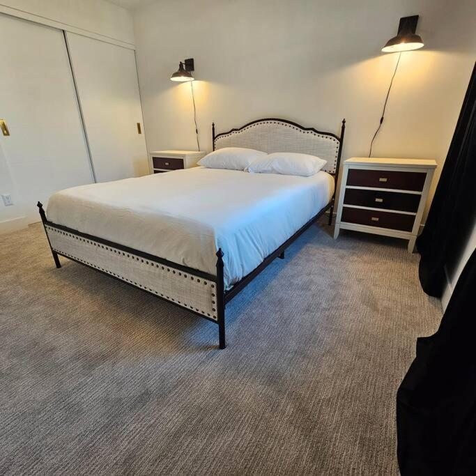 Refreshing Pool Old Town 4 Bdr 3 Full Baths *
