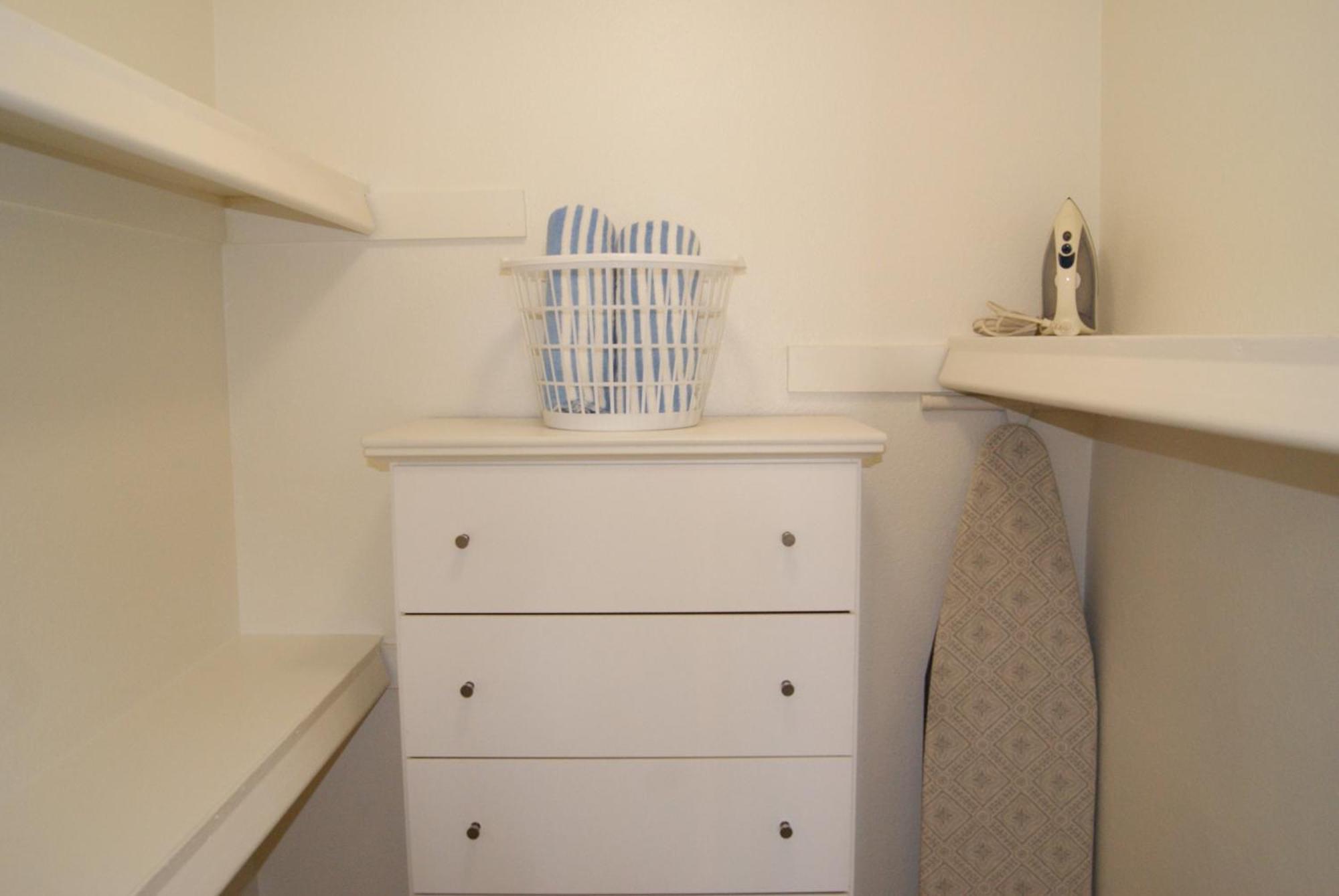 Apartment 111 Fully Furnished 1br Suite-prime Location
