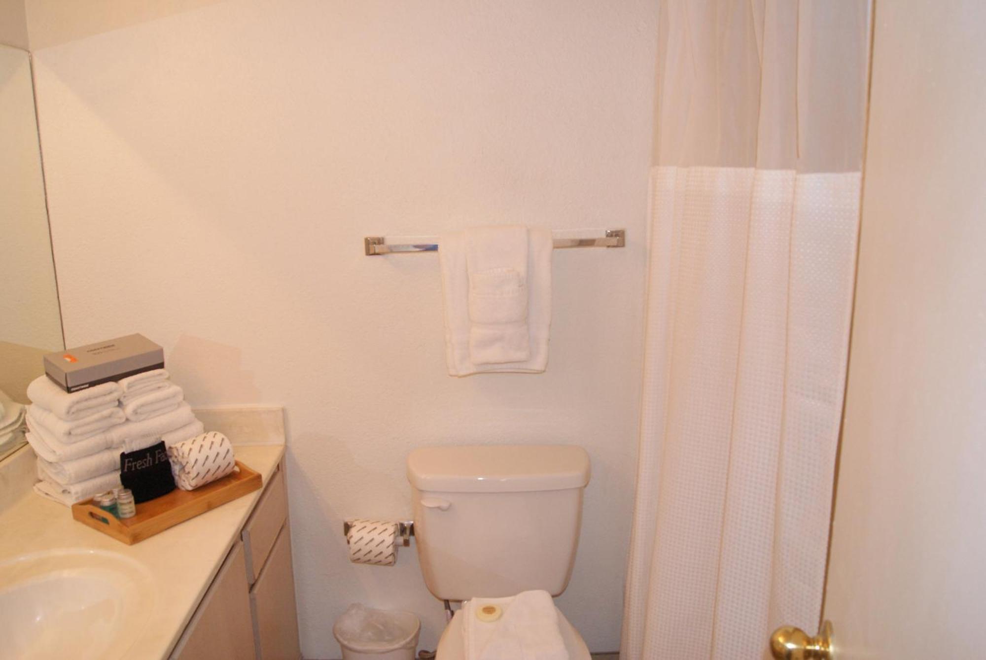111 Fully Furnished 1br Suite-prime Location Apartment Scottsdale
