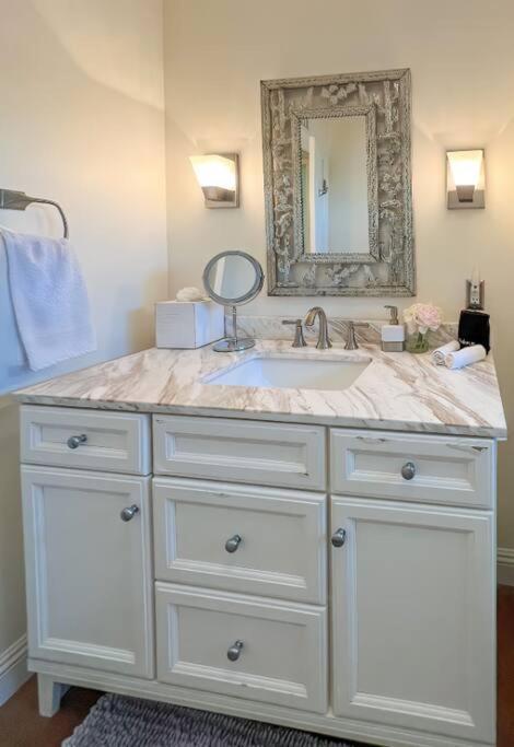 Heated Pool, King Beds, Bbq, Sleeps 10 *