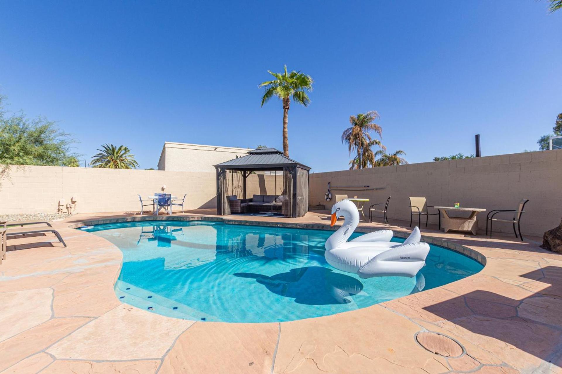 Palace Palms & Play -sports Court-pool-mini Golf Holiday home *
