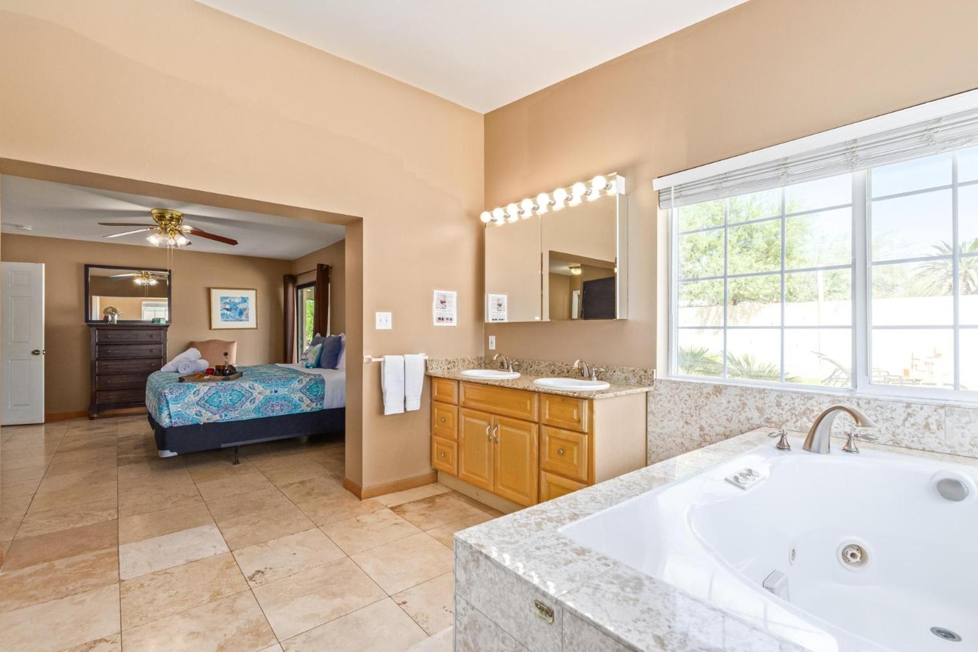 Palace Palms & Play -sports Court-pool-mini Golf Holiday home Scottsdale
