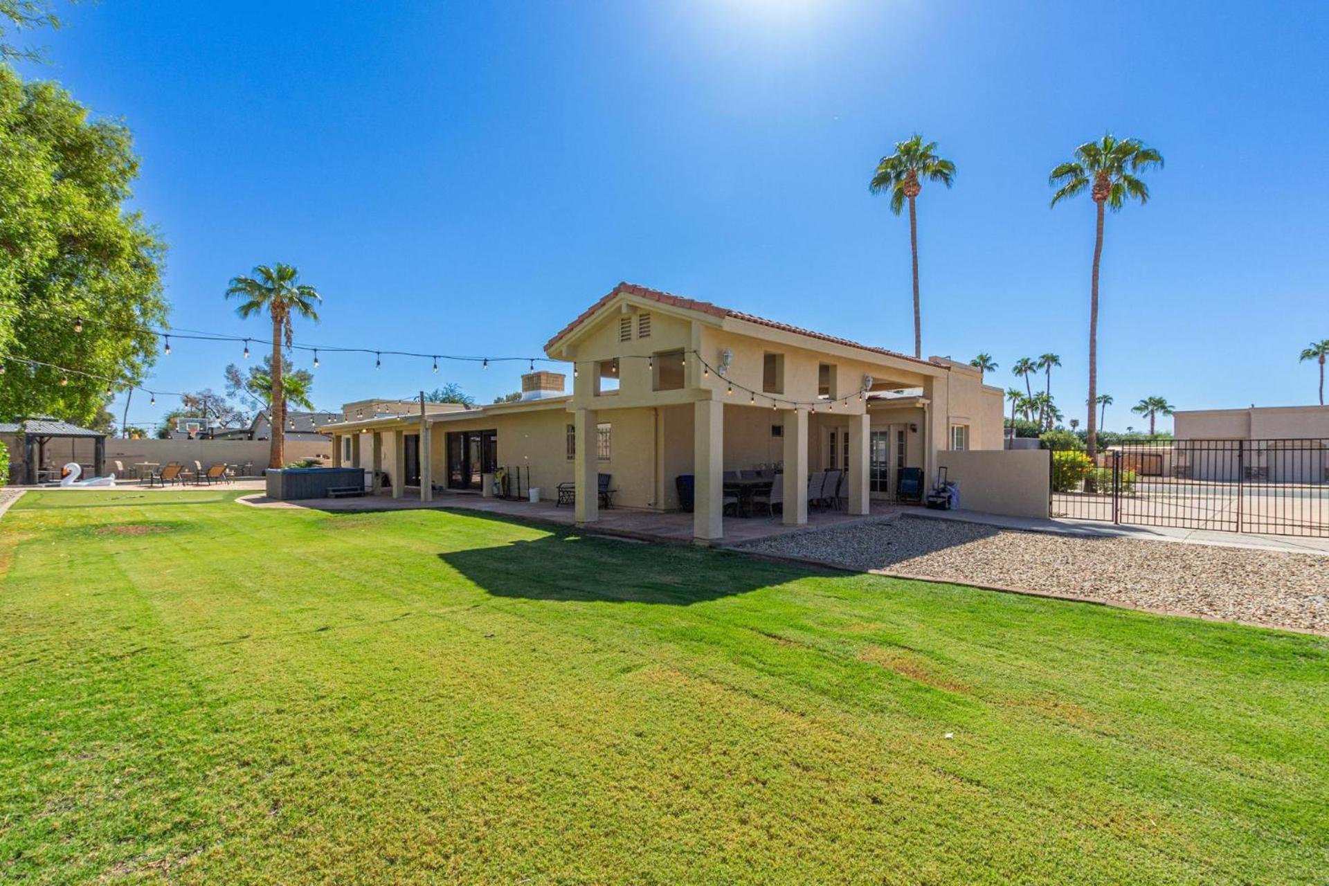 Palace Palms & Play -sports Court-pool-mini Golf *