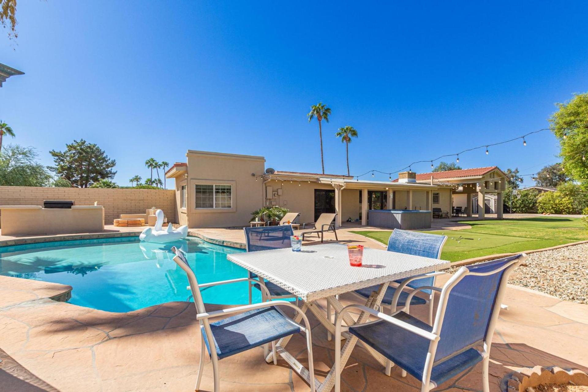 Palace Palms & Play -sports Court-pool-mini Golf Holiday home *