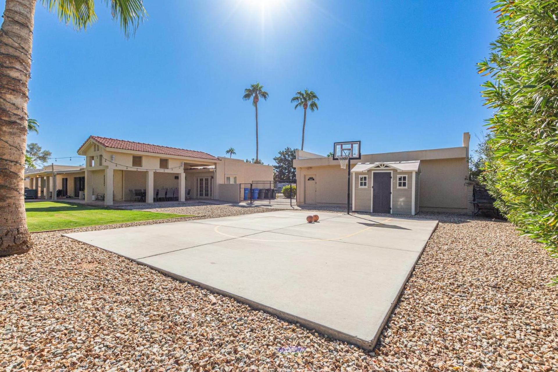 Palace Palms & Play -sports Court-pool-mini Golf Holiday home *
