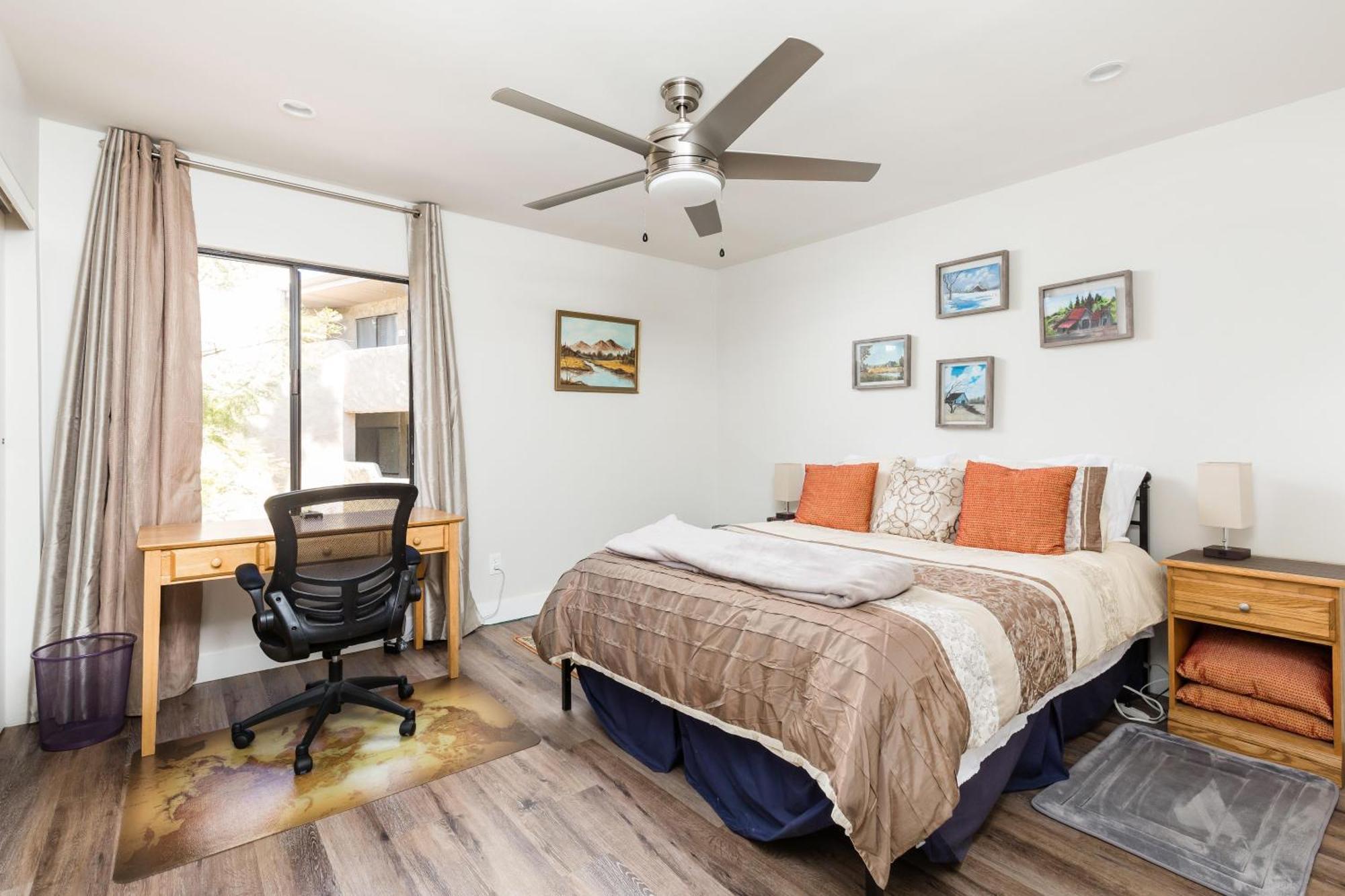 Chic Condo-walk To Old Town Holiday home *