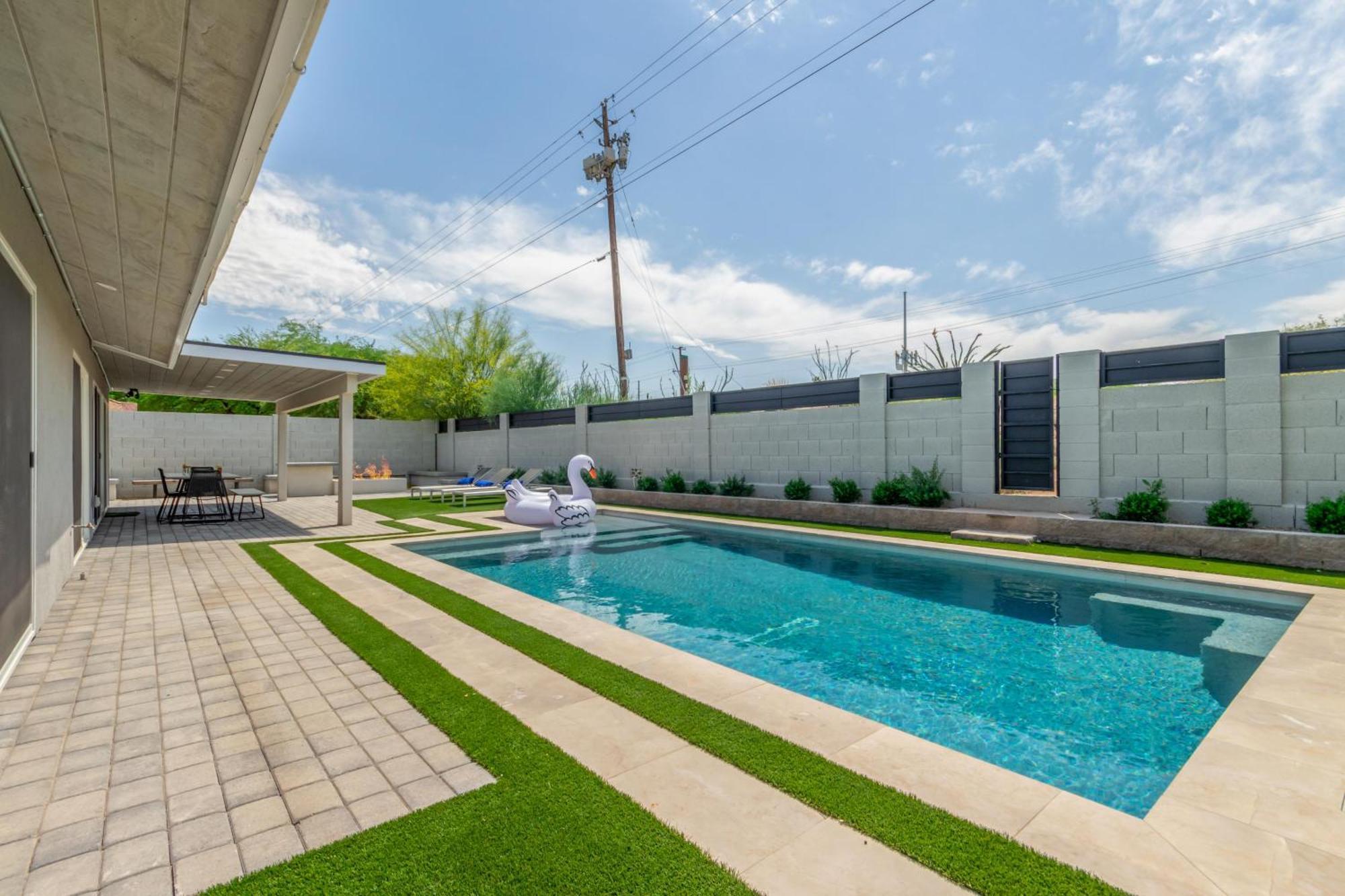 Desert Daze - Pool Heat Available - Fire Pit & Canal Access Holiday home