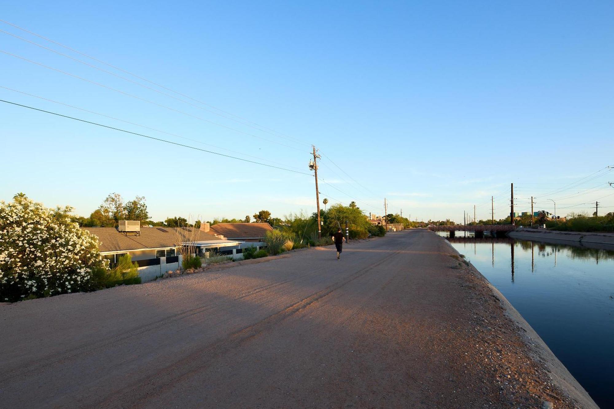 Holiday home Desert Daze - Pool Heat Available - Fire Pit & Canal Access *