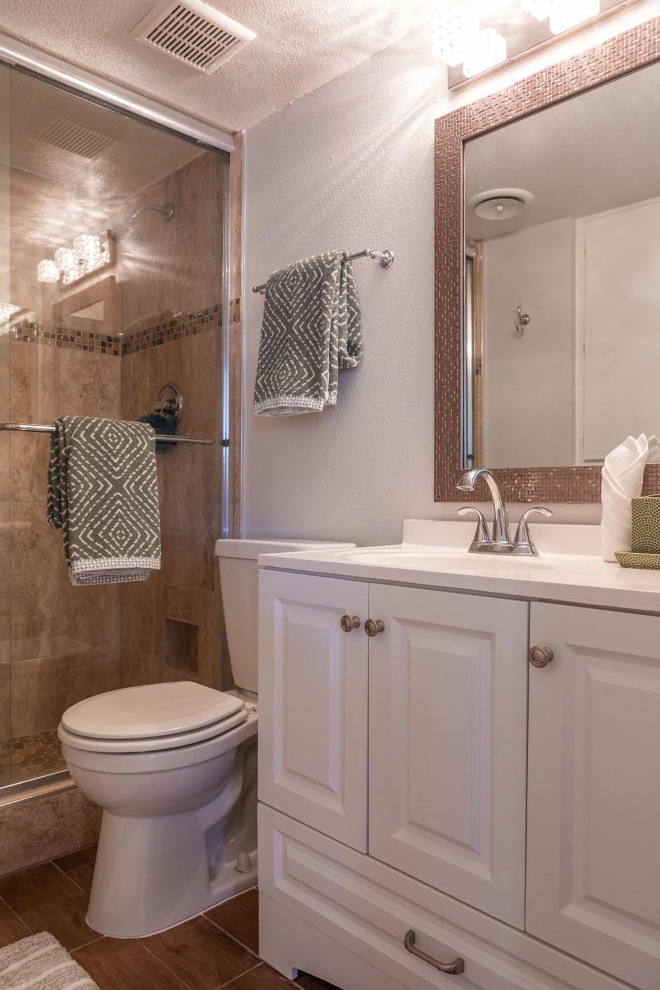 Chic With Heated Pool And Old Town