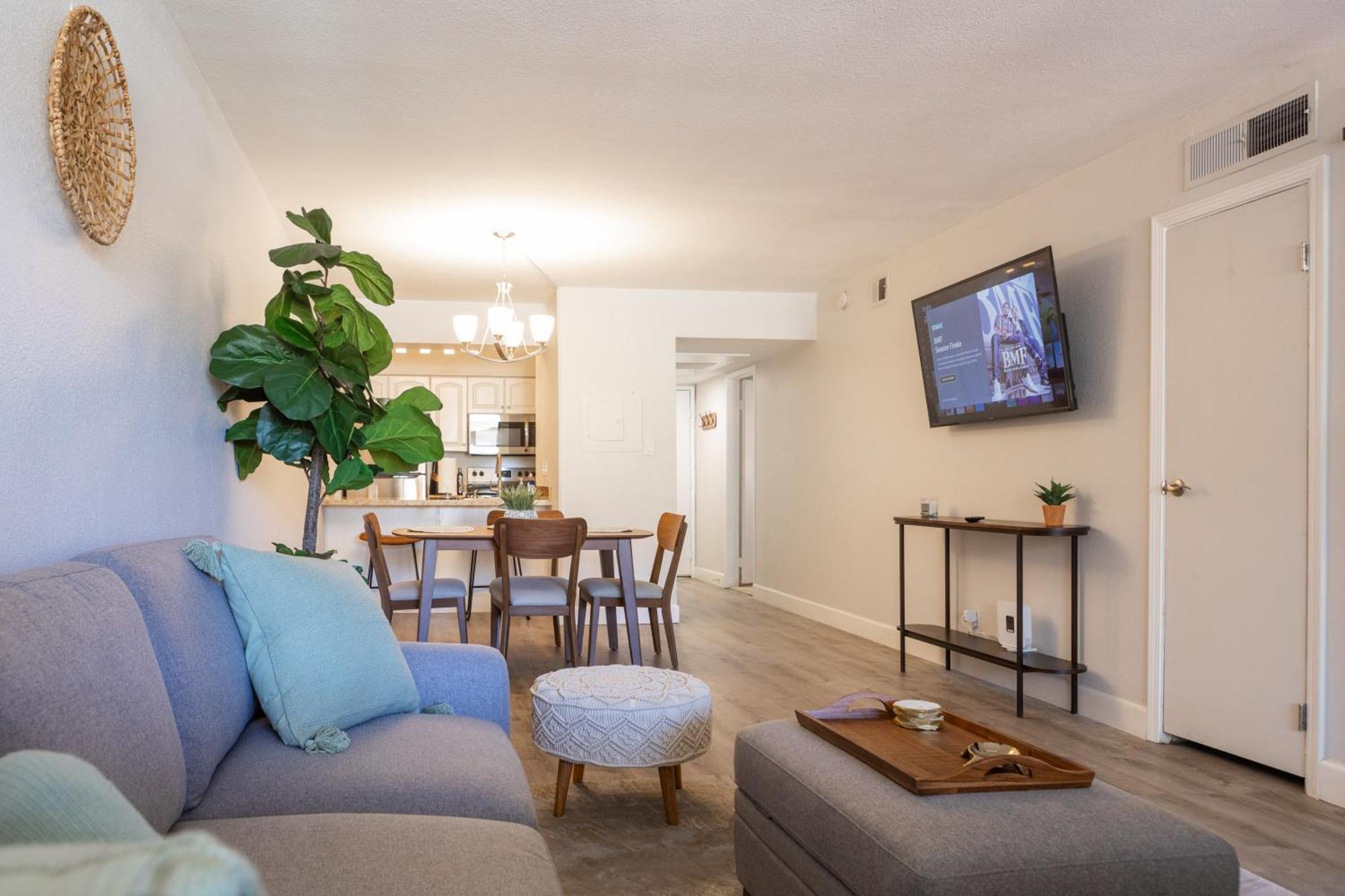 Chic With Heated Pool And Old Town Holiday home