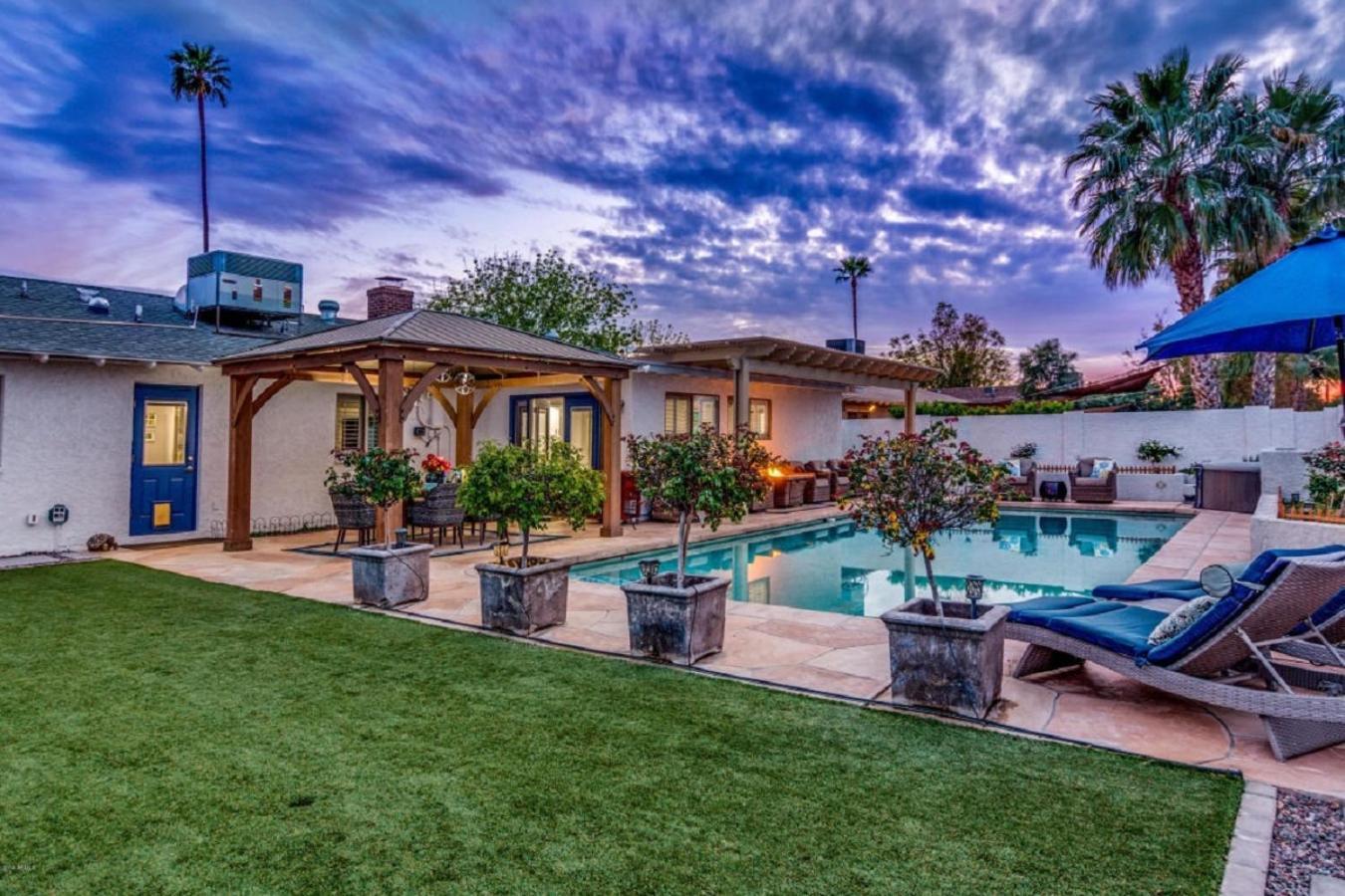 Relaxing Old Town Desert Oasis Awaits Holiday home