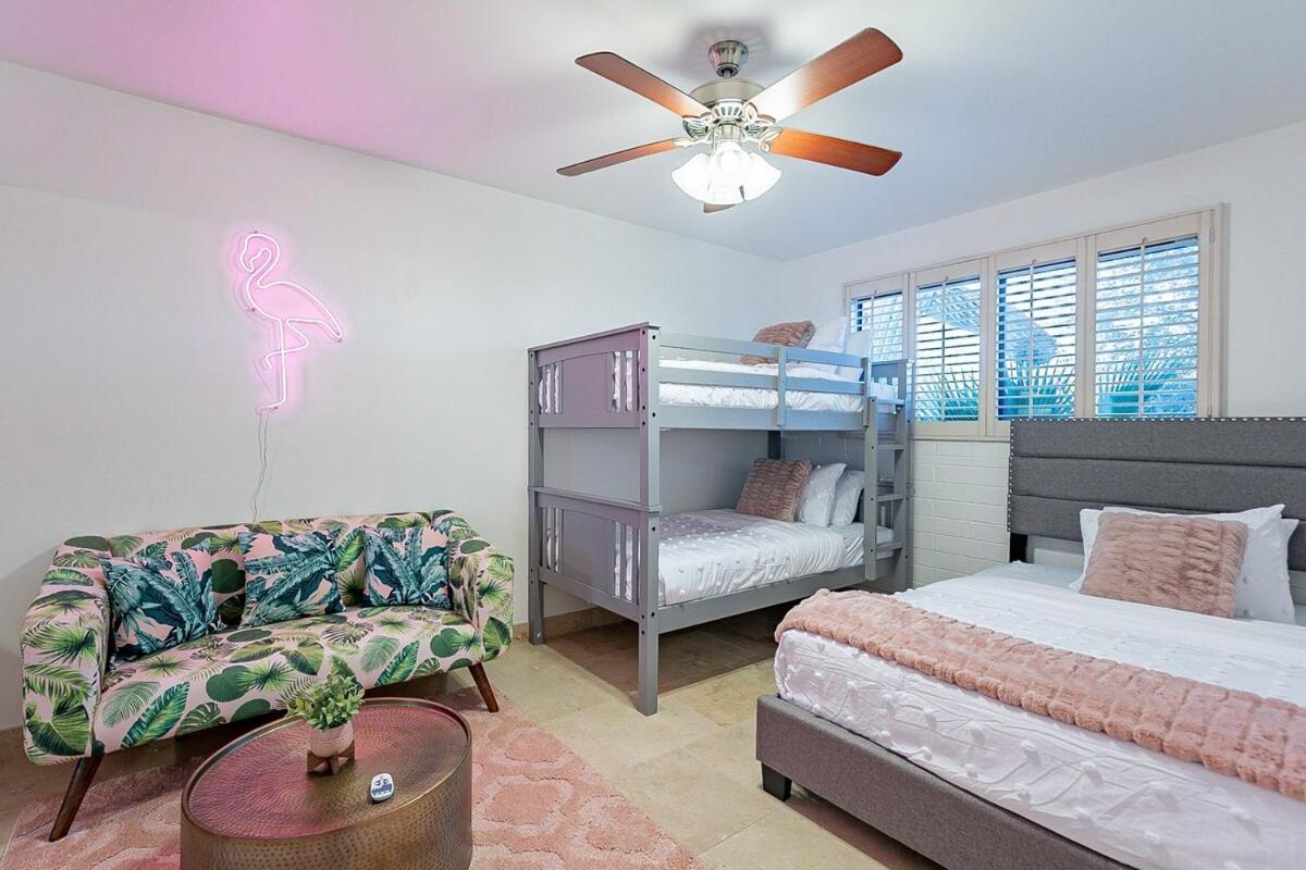 Paradise Palms - Heated Pool With Tons Of Space Holiday home *